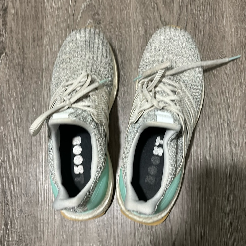 Adidas ultraboosts size 8.5
